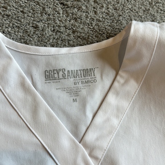 Greys Anatomy white scrub top - Picture 3 of 3